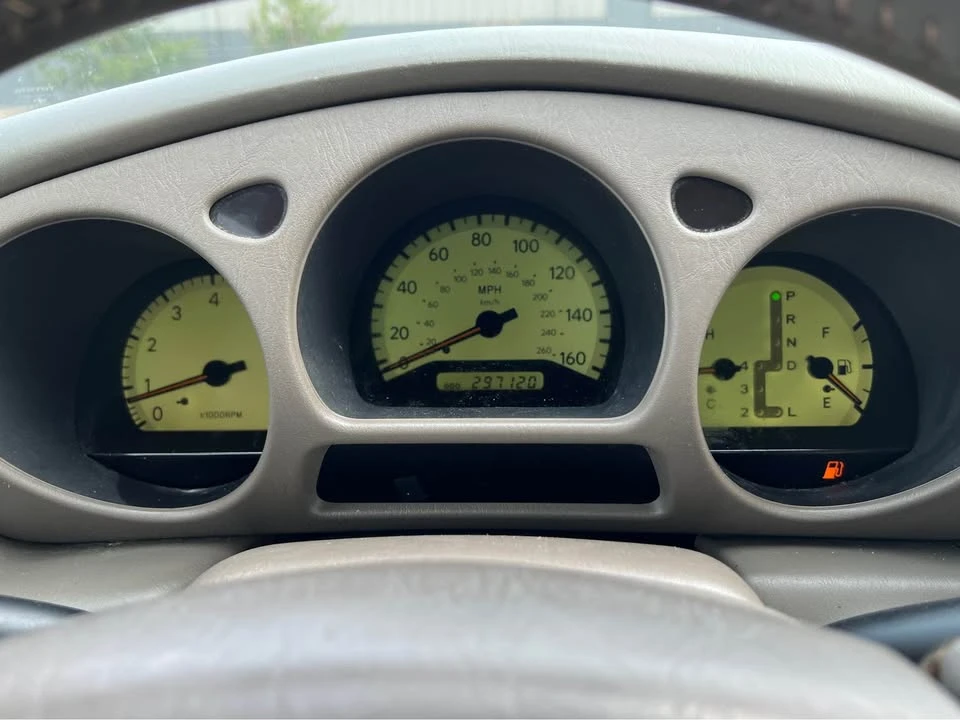 1999 Lexus GS 2nd Gen - Image 11 of 16