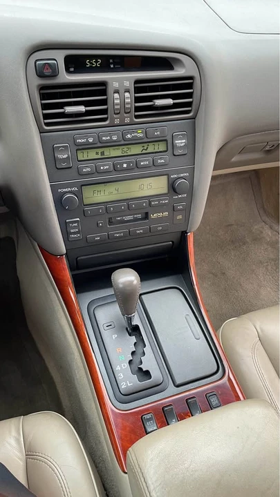 1999 Lexus GS 2nd Gen - Image 11 of 19