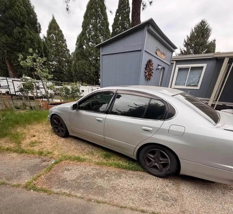 1999 Lexus GS 2nd Gen - Image 4 of 4