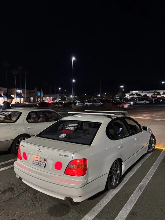 1999 Lexus GS 2nd Gen - Image 2 of 3