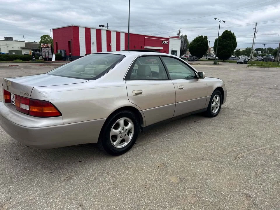 1999 Lexus GS 2nd Gen - Image 3 of 10