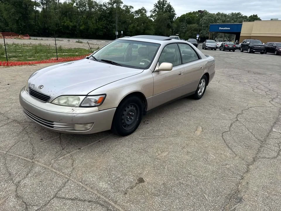 1999 Lexus GS 2nd Gen - Image 2 of 10