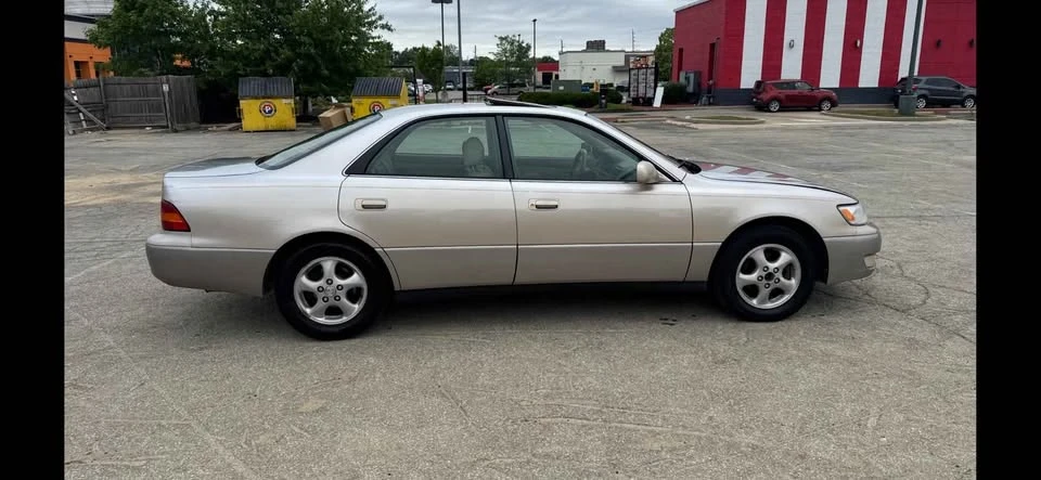 1999 Lexus GS 2nd Gen - Image 7 of 10