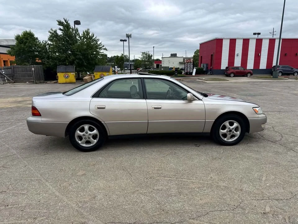1999 Lexus GS 2nd Gen - Image 5 of 10