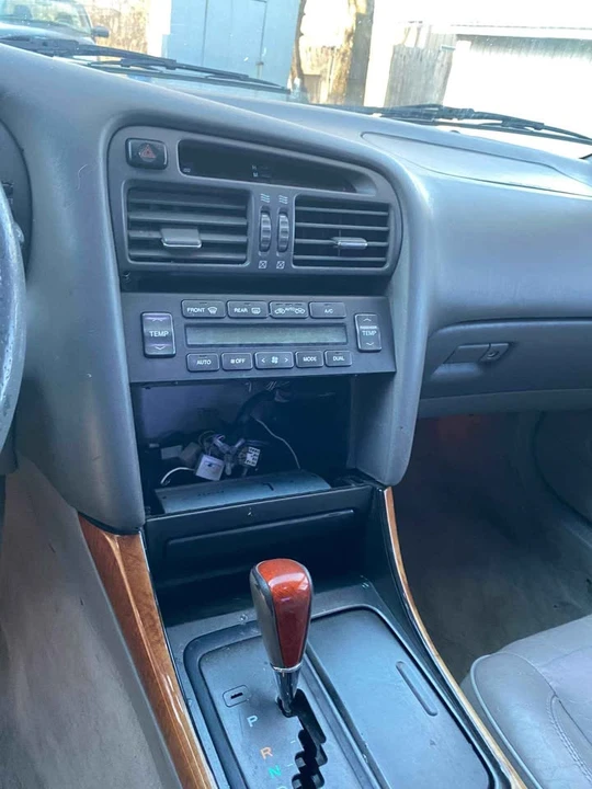 1999 Lexus GS 2nd Gen - Image 10 of 12