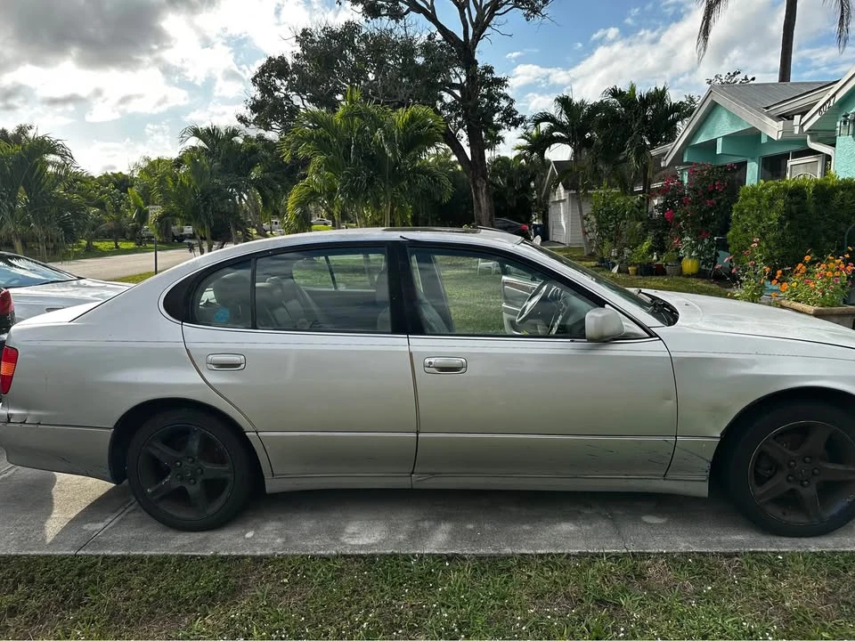 1999 Lexus GS 2nd Gen - Image 2 of 10