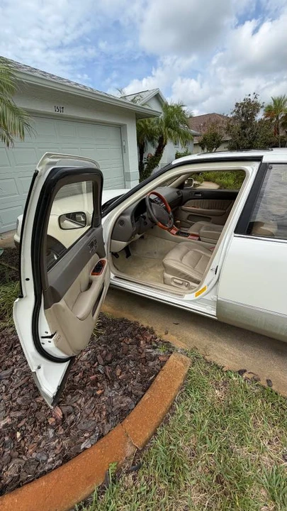 1999 Lexus LS 2nd Gen - Image 10 of 24