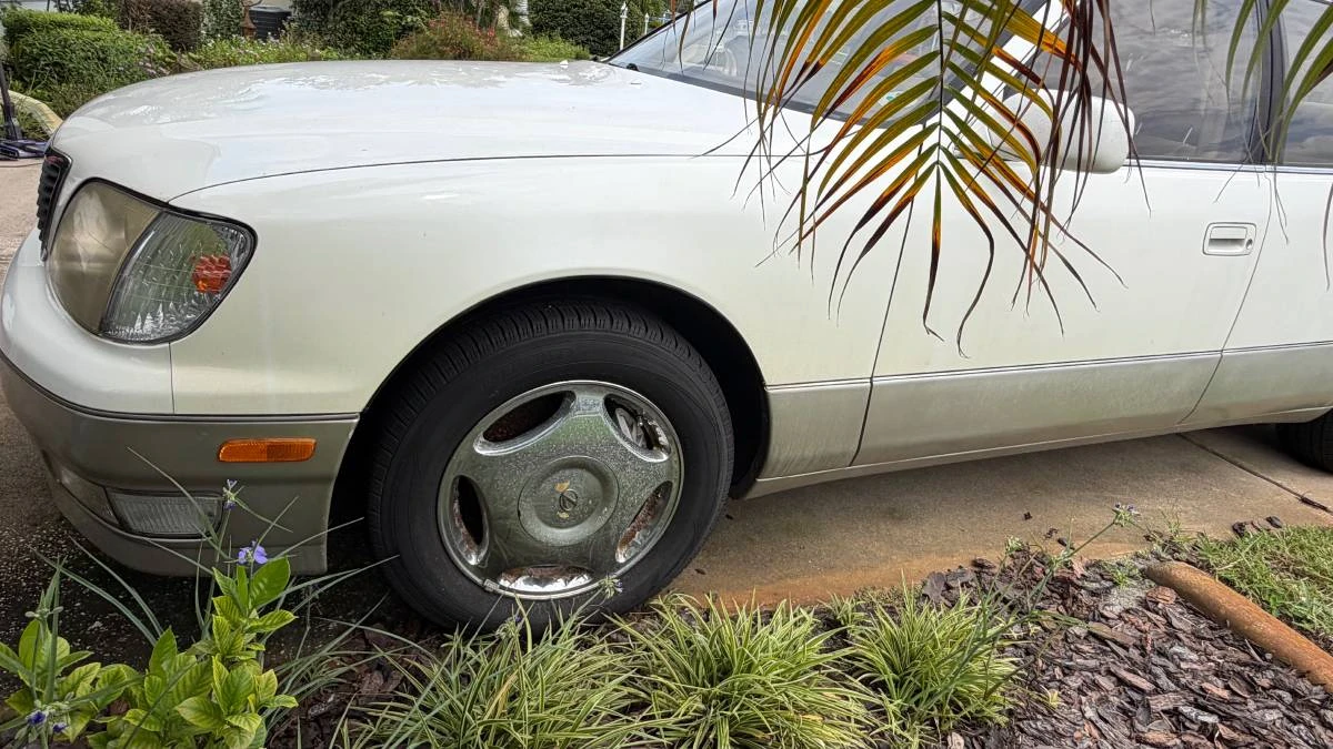 1999 Lexus LS 2nd Gen - Image 4 of 24