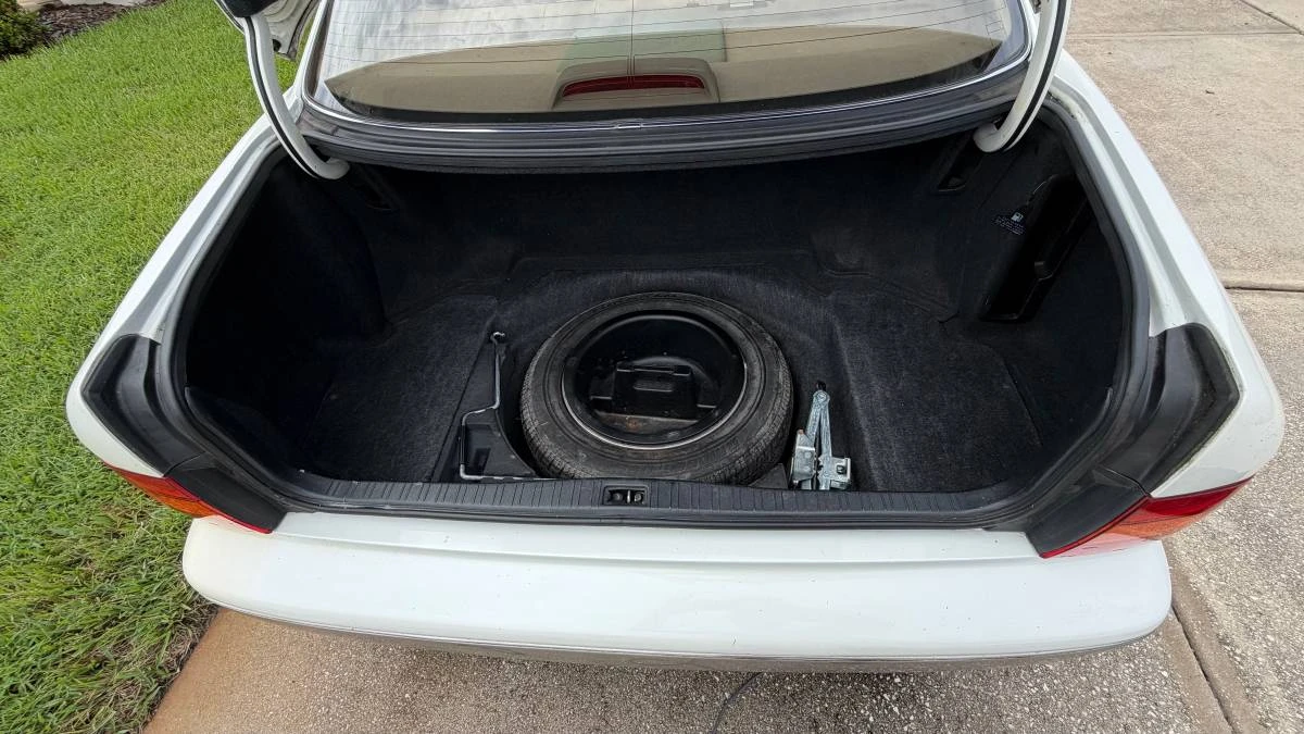 1999 Lexus LS 2nd Gen - Image 19 of 24