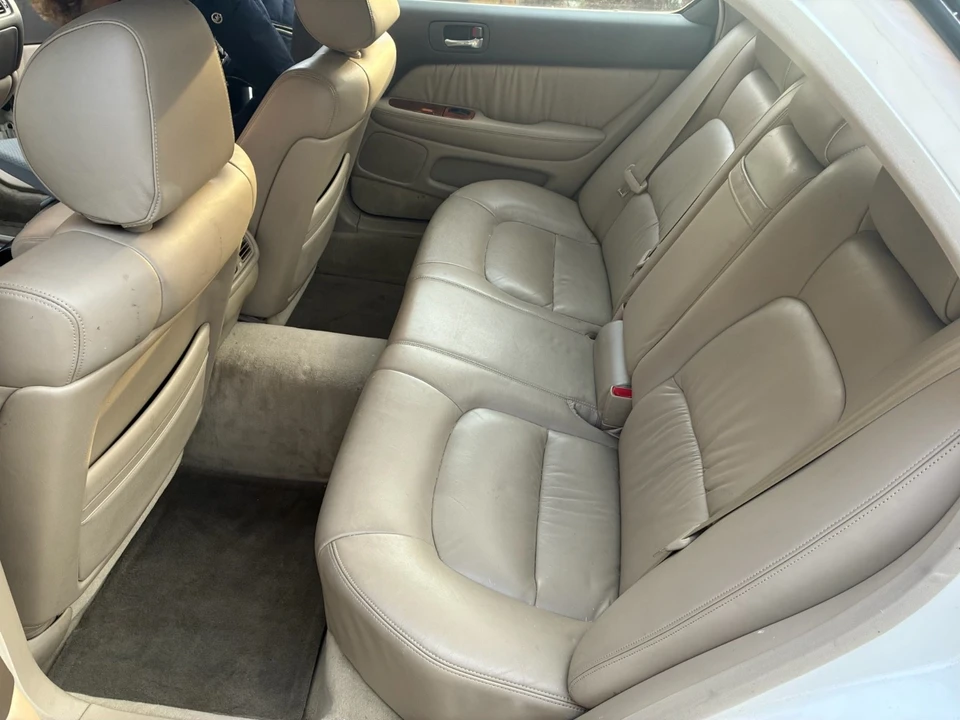 1999 Lexus LS 2nd Gen - Image 5 of 10