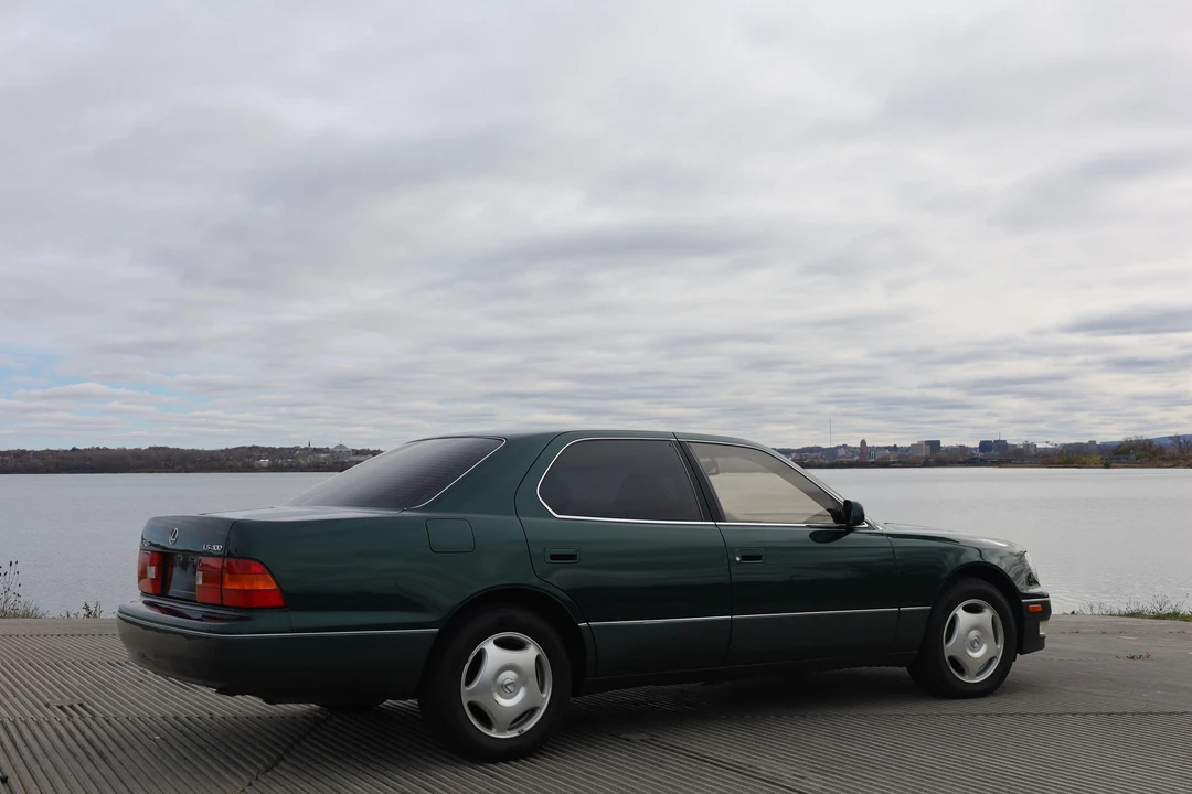 1999 Lexus LS 2nd Gen - Image 16 of 31