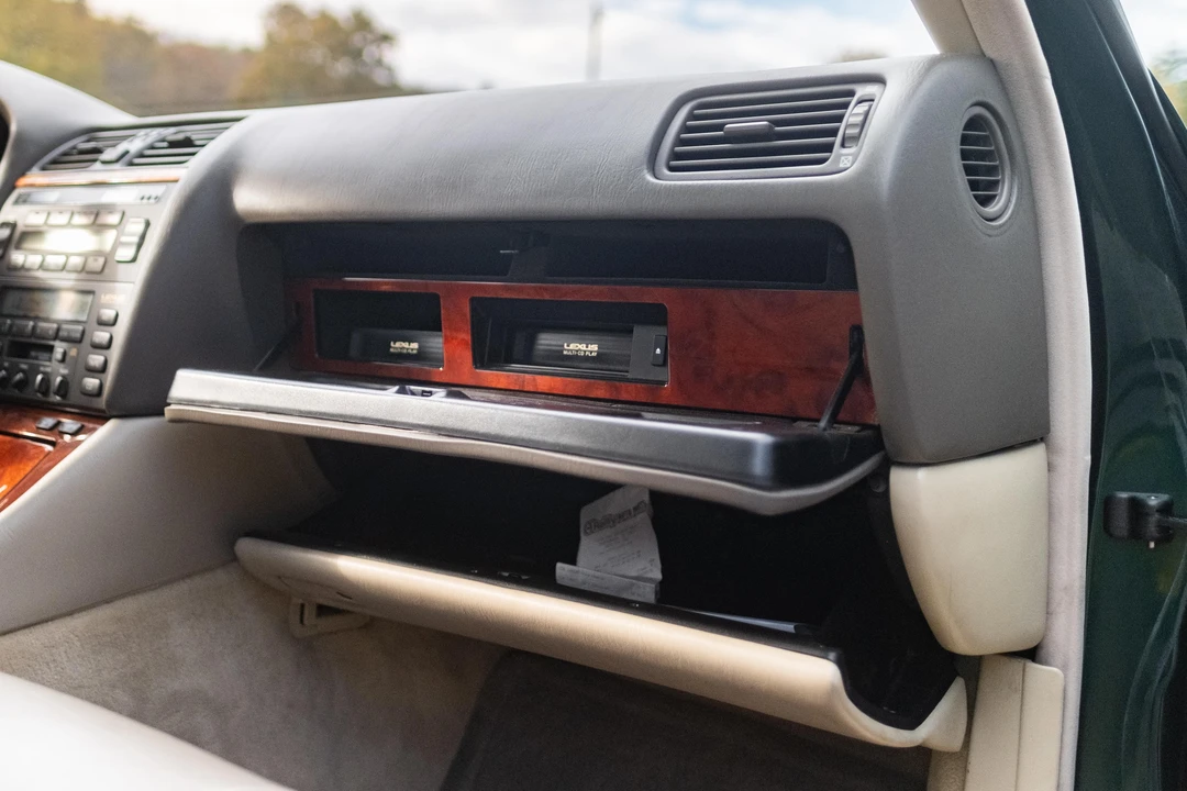 1999 Lexus LS 2nd Gen - Image 30 of 31