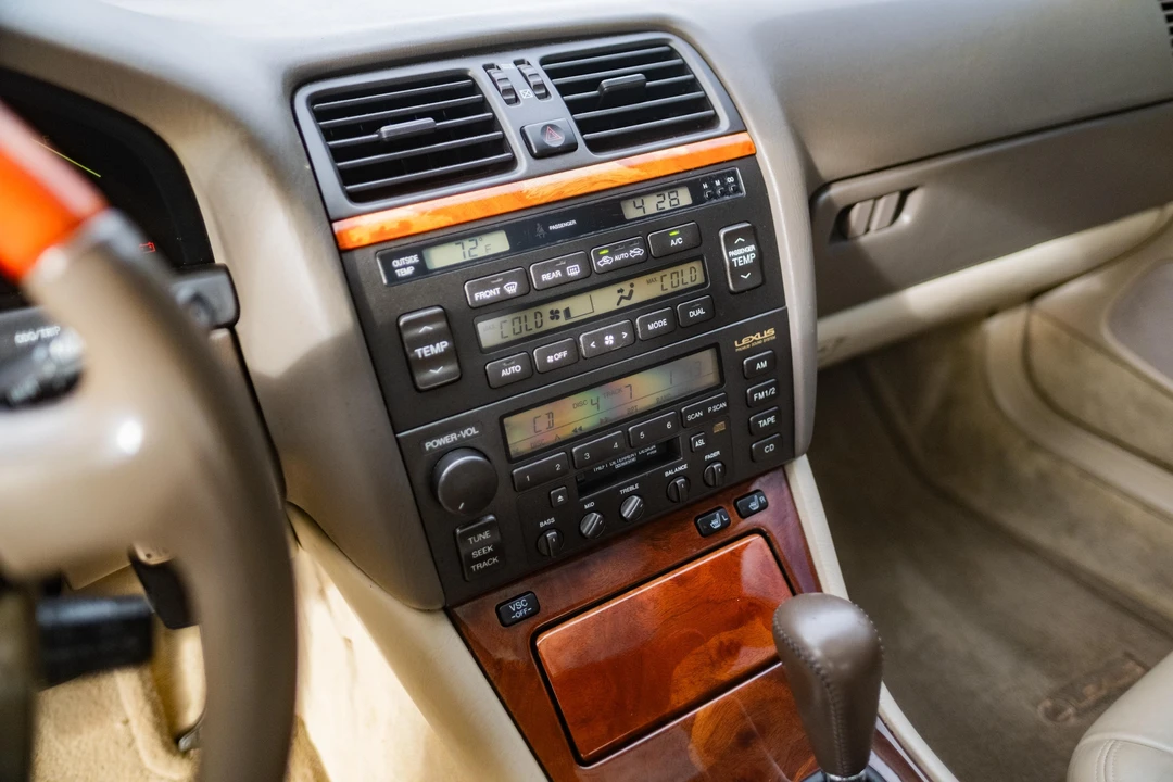 1999 Lexus LS 2nd Gen - Image 28 of 31