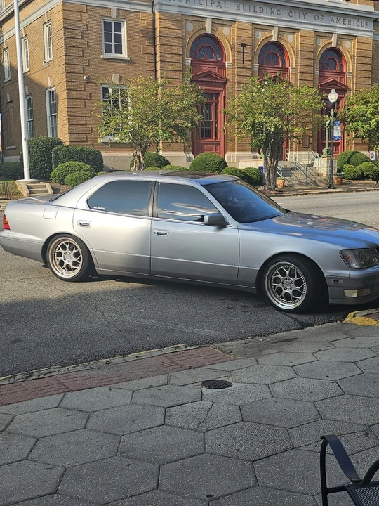 1999 Lexus LS 2nd Gen - Image 2 of 3