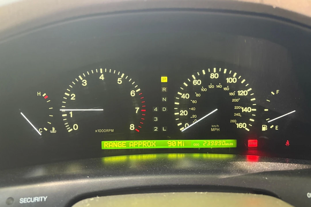1999 Lexus LS 2nd Gen - Image 16 of 31