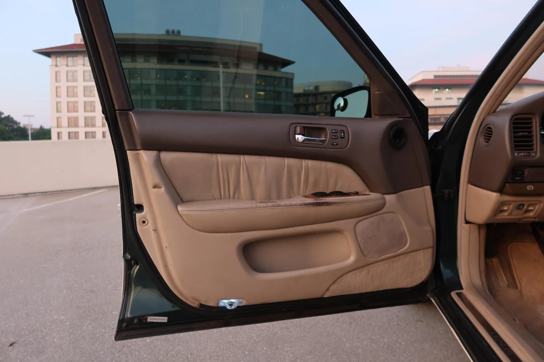 1999 Lexus LS 2nd Gen - Image 25 of 31