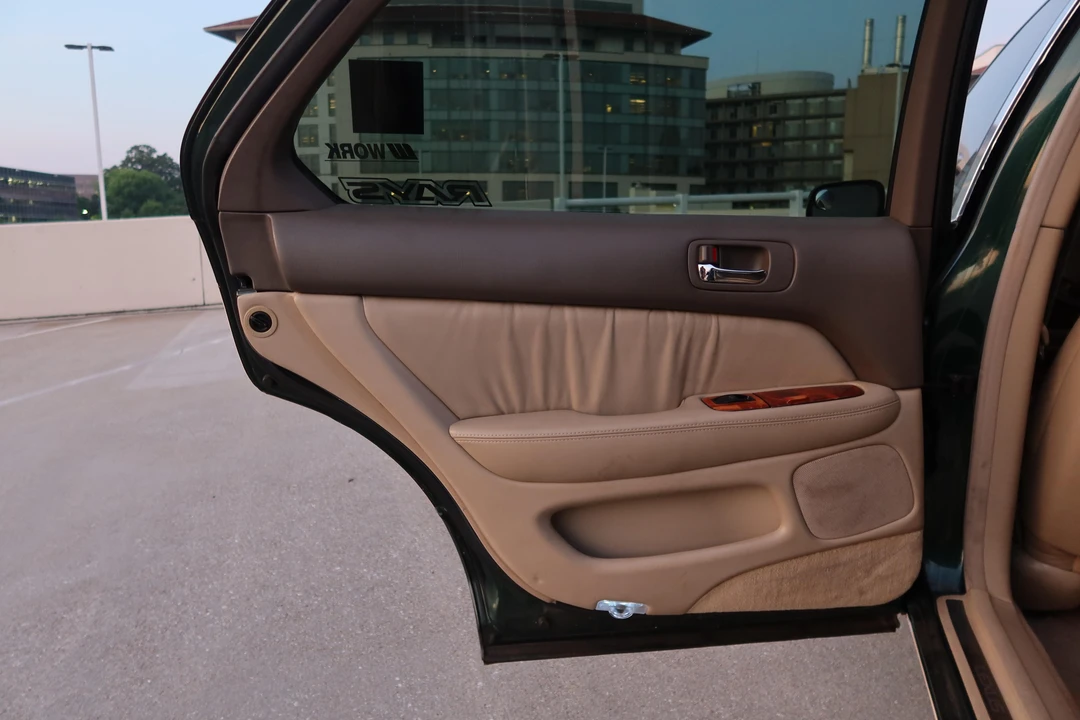 1999 Lexus LS 2nd Gen - Image 26 of 31