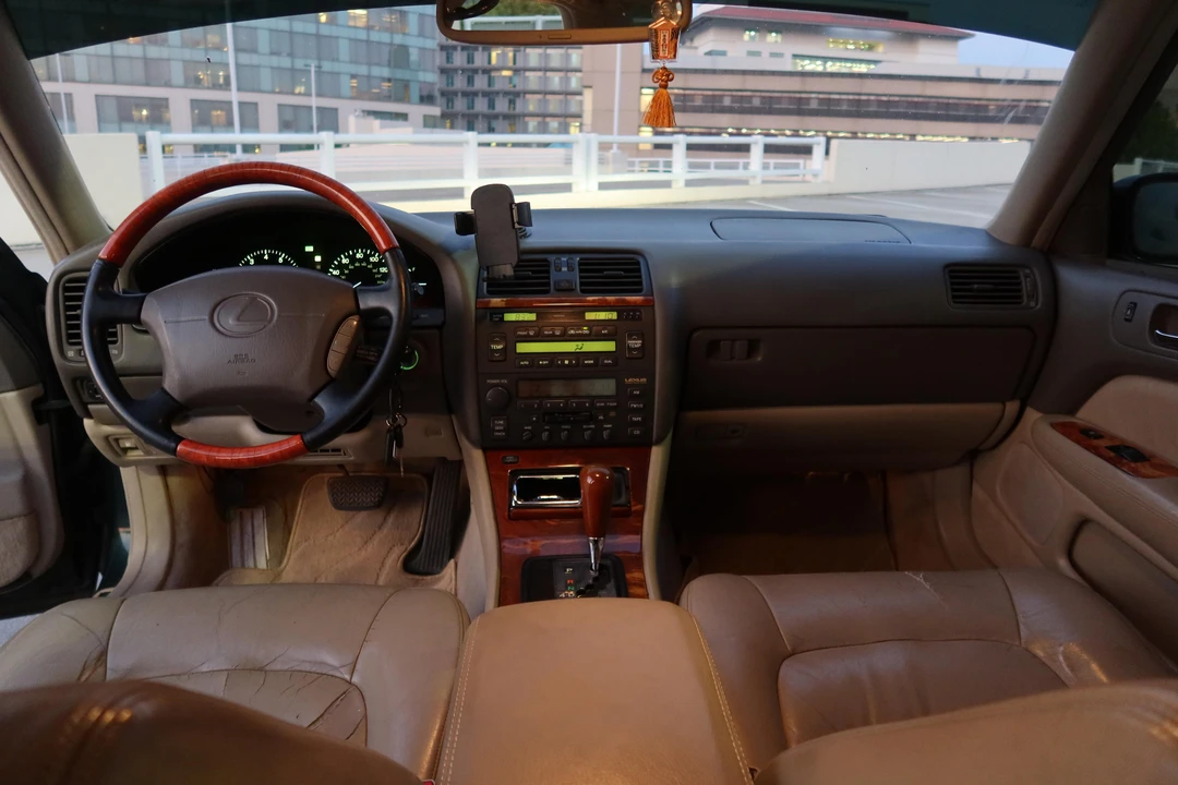 1999 Lexus LS 2nd Gen - Image 21 of 31