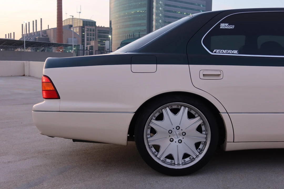 1999 Lexus LS 2nd Gen - Image 11 of 31
