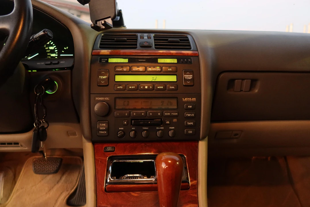 1999 Lexus LS 2nd Gen - Image 20 of 31