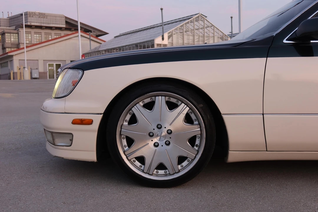 1999 Lexus LS 2nd Gen - Image 9 of 31
