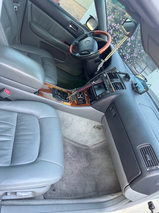1999 Lexus LS 2nd Gen - Image 11 of 16