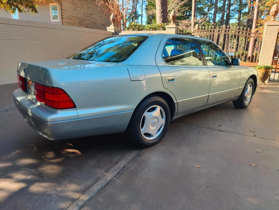 1999 Lexus LS 2nd Gen - Image 19 of 31