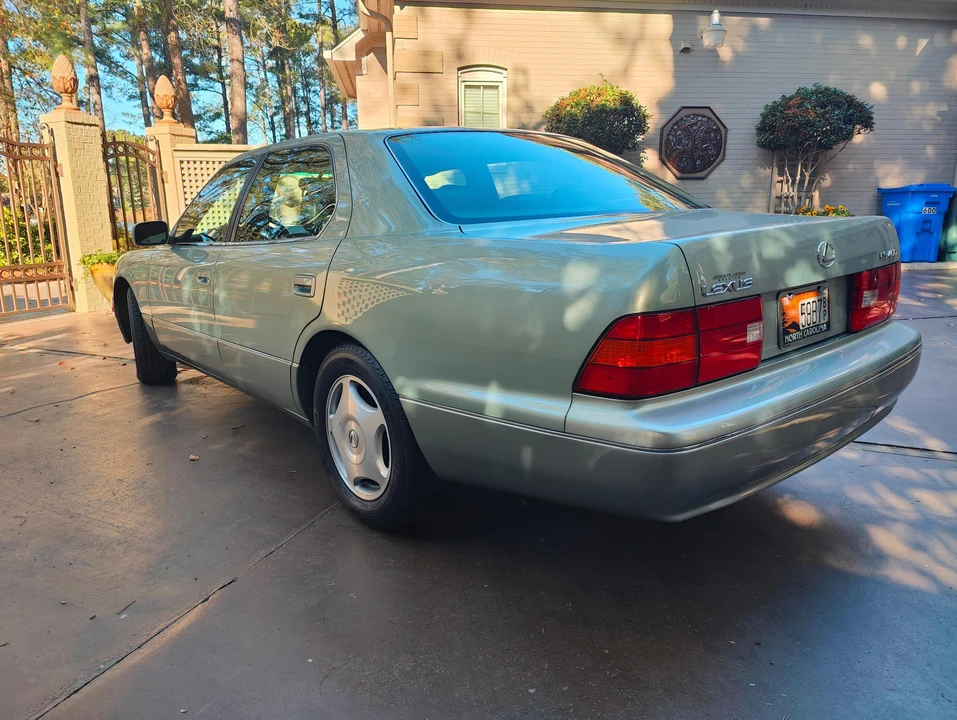 1999 Lexus LS 2nd Gen - Image 14 of 31