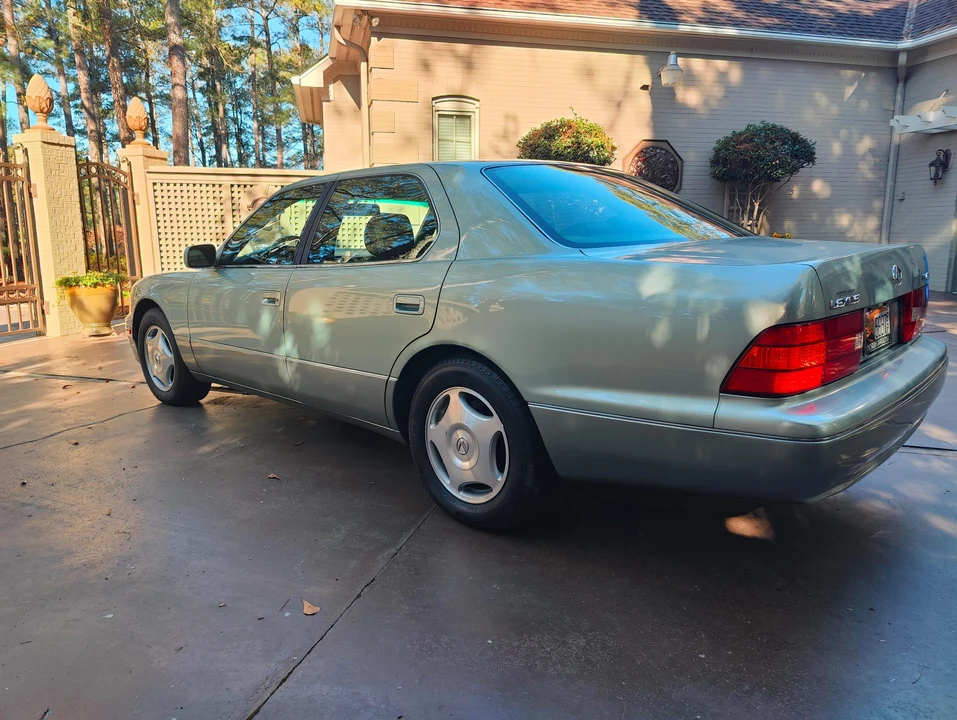 1999 Lexus LS 2nd Gen - Image 13 of 31