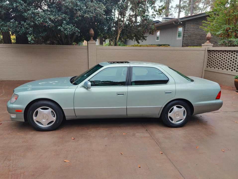 1999 Lexus LS 2nd Gen - Image 12 of 31