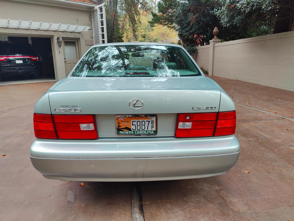 1999 Lexus LS 2nd Gen - Image 16 of 31