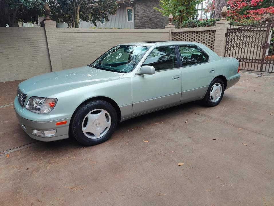 1999 Lexus LS 2nd Gen - Image 11 of 31