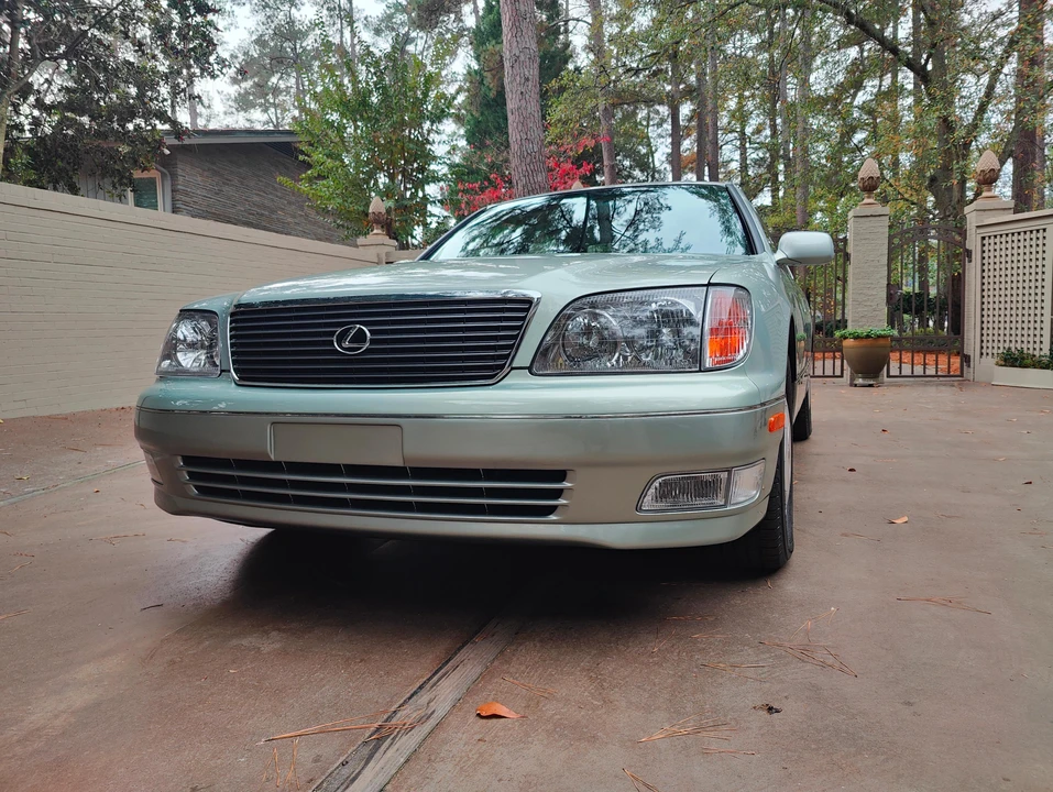 1999 Lexus LS 2nd Gen - Image 9 of 31