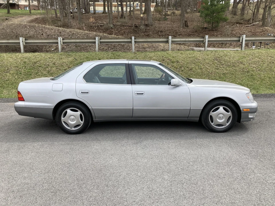 1999 Lexus LS 2nd Gen - Image 13 of 31