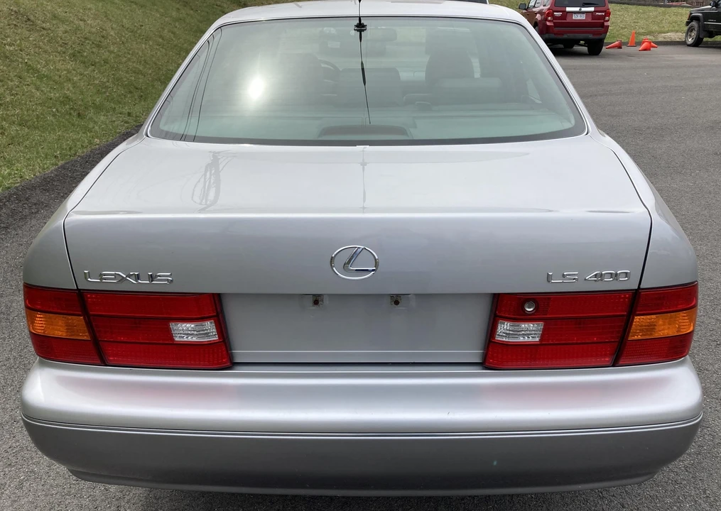 1999 Lexus LS 2nd Gen - Image 5 of 31