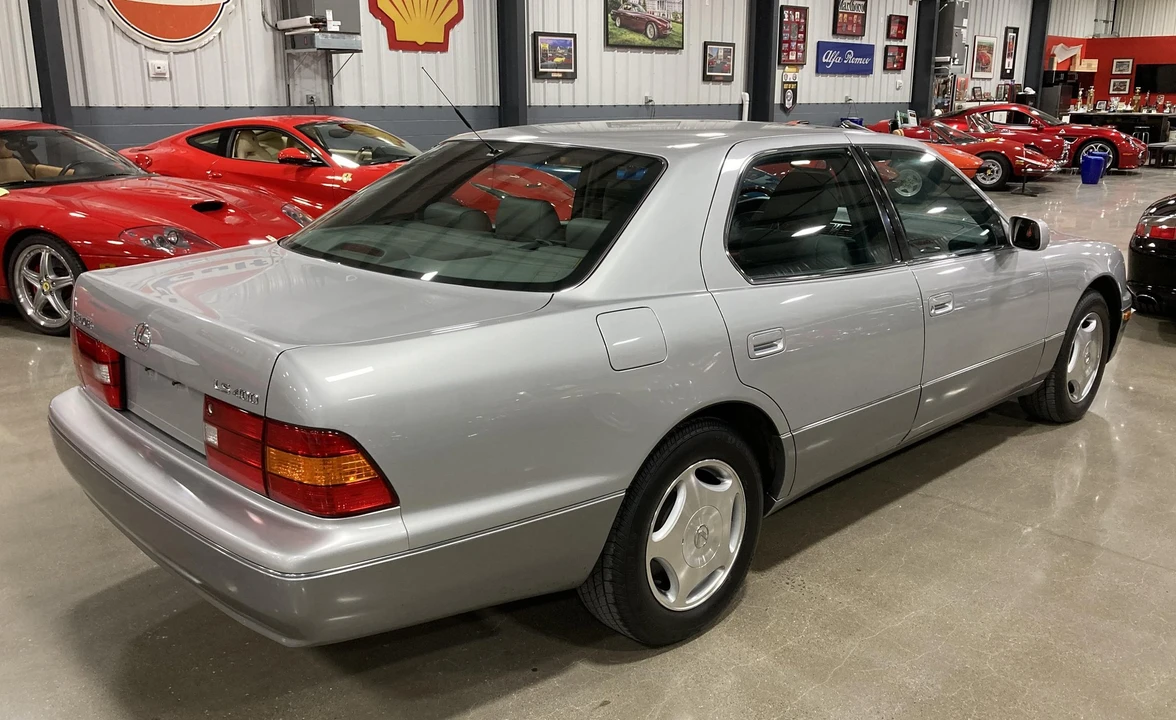 1999 Lexus LS 2nd Gen - Image 11 of 31