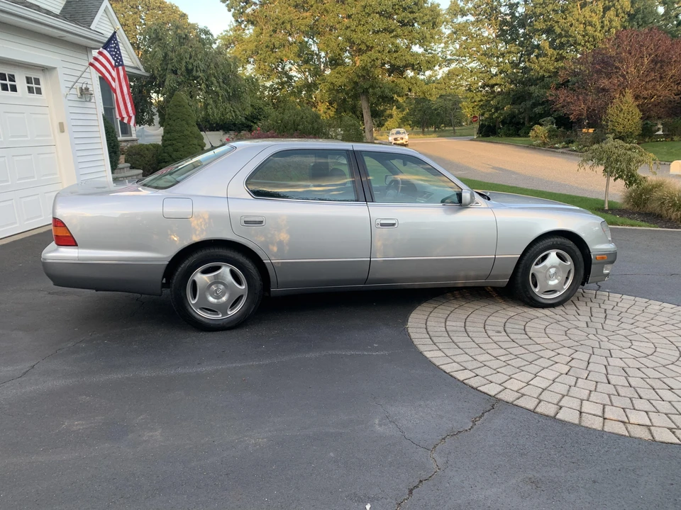 1999 Lexus LS 2nd Gen - Image 18 of 31