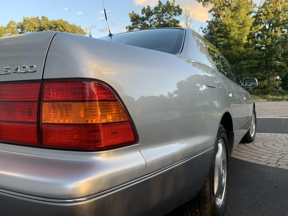 1999 Lexus LS 2nd Gen - Image 24 of 31