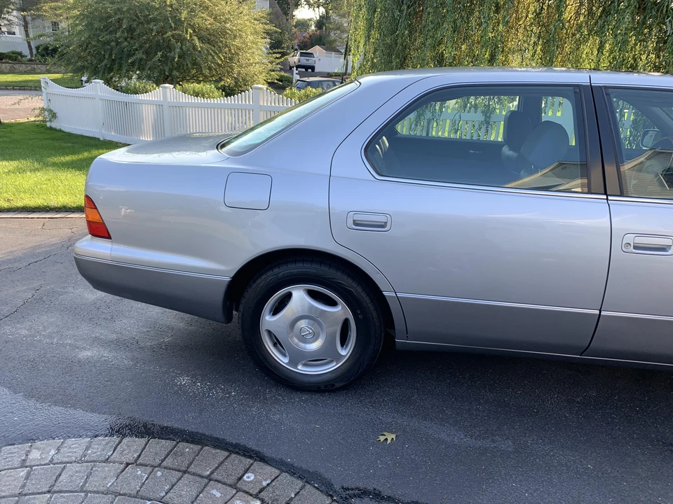 1999 Lexus LS 2nd Gen - Image 27 of 31