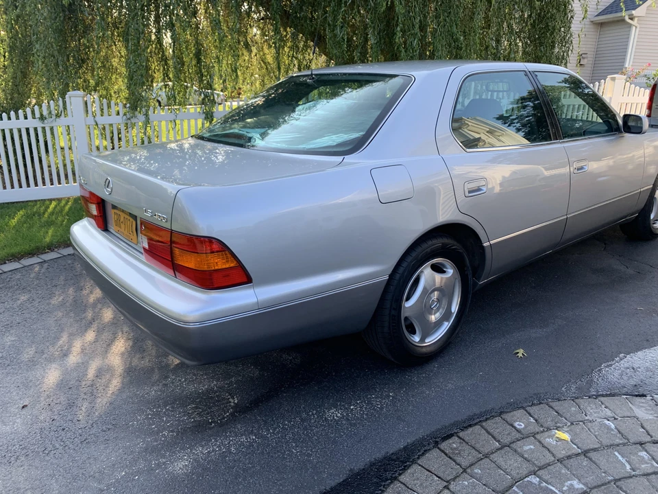 1999 Lexus LS 2nd Gen - Image 25 of 31