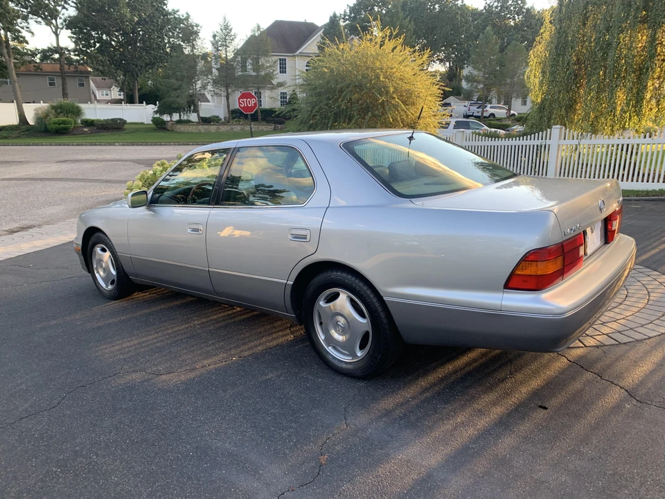 1999 Lexus LS 2nd Gen - Image 9 of 31