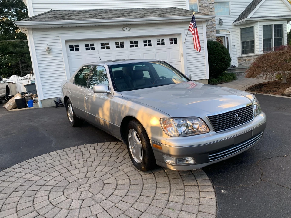 1999 Lexus LS 2nd Gen - Image 19 of 31