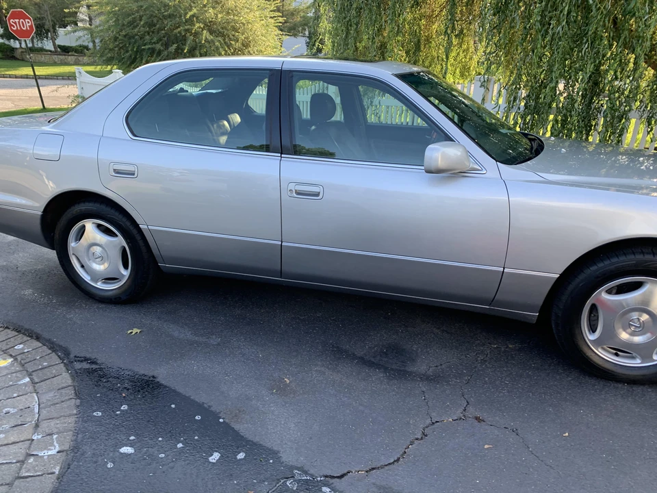 1999 Lexus LS 2nd Gen - Image 28 of 31