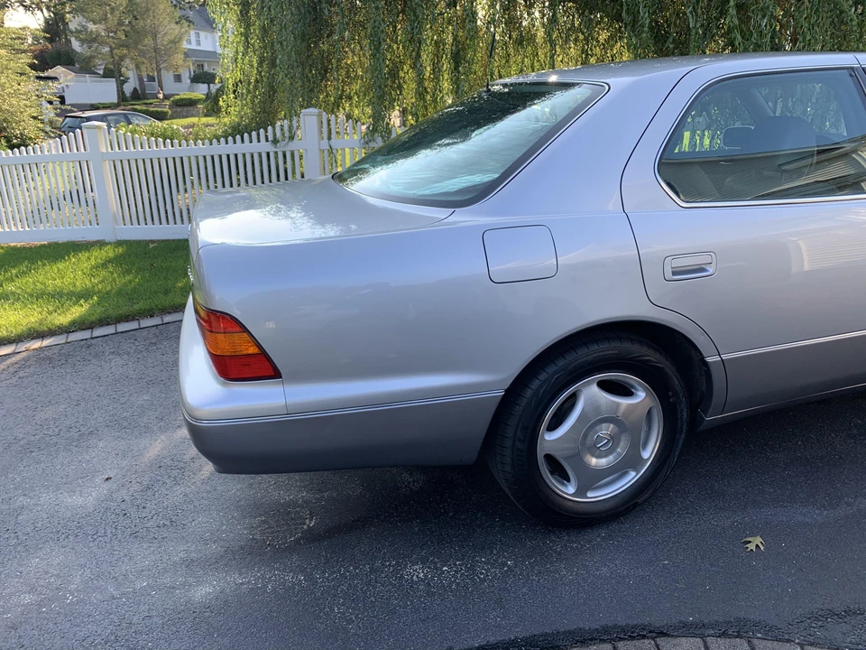 1999 Lexus LS 2nd Gen - Image 26 of 31