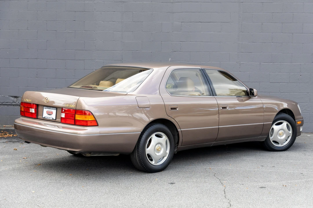 1999 Lexus LS 2nd Gen - Image 16 of 31