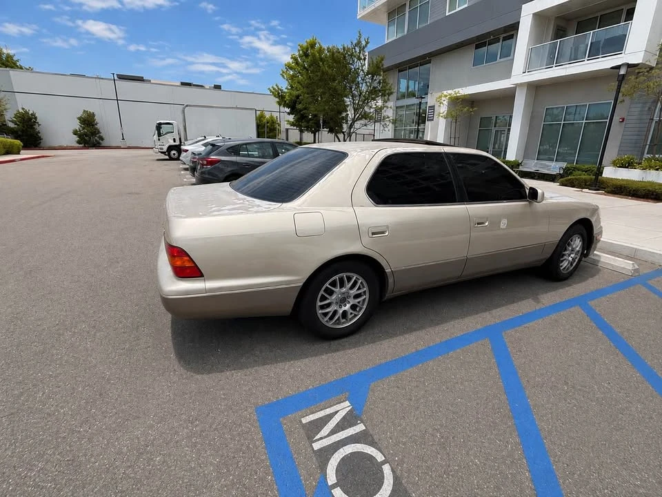 1999 Lexus LS 2nd Gen - Image 4 of 5