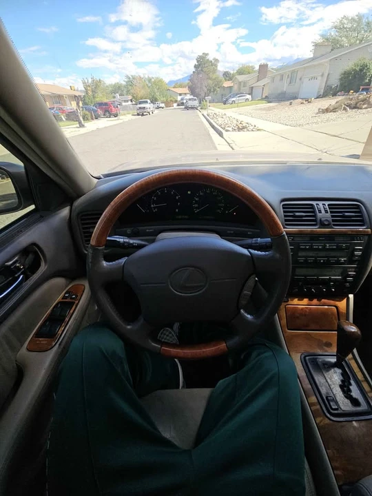 1999 Lexus LS 2nd Gen - Image 8 of 11
