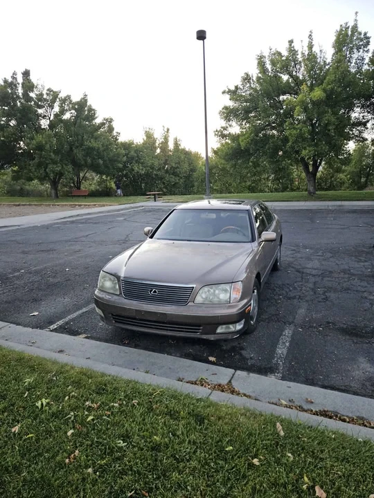 1999 Lexus LS 2nd Gen - Image 4 of 11