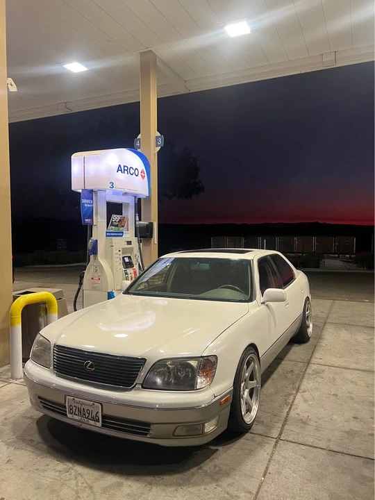 1999 Lexus LS 2nd Gen - Image 2 of 5