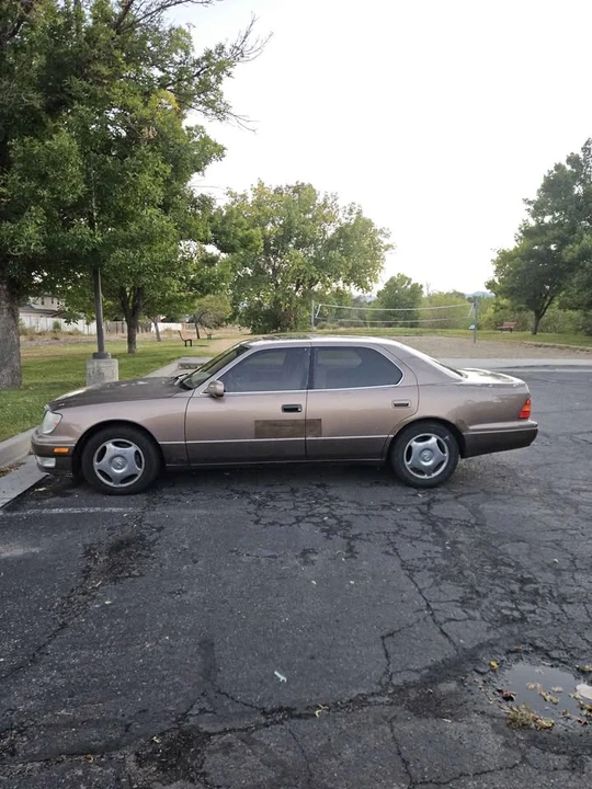 1999 Lexus LS 2nd Gen - Image 5 of 11